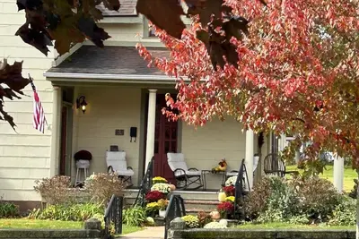 Image de Historic Family 6-bedroom home on delightful 2nd Street in Oakland, Md