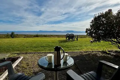 Image de Beachfront Studio Walkout Condo