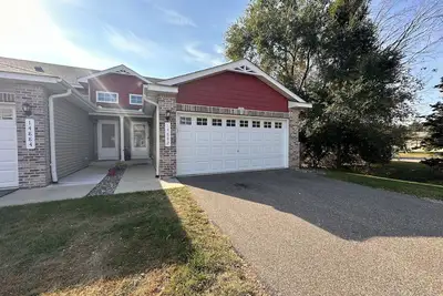 Image de Charming 3-bedroom townhome with Ac and WiFi in lovely Hugo