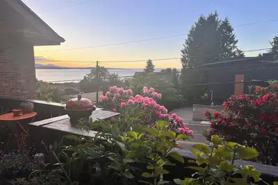 Image de View 1-bedroom apartment in marvelous Seattle with private HotTub, A/C, sleeps 5
