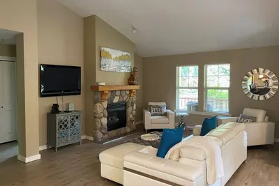 Image de Beautiful Cottage in Resort Style Gated Community!