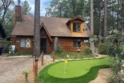 Image de Highland Oaks Retreat at Big Bear- Relaxing Sugarloaf Cottage w/ Hot Tub