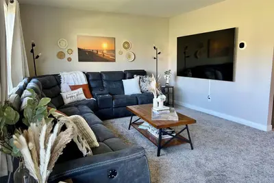 Image de Large Townhouse! Close to Dunes State Park: Short-Term Stays