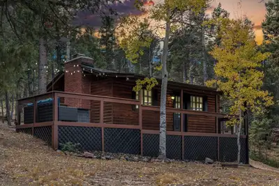 Image de Mini Mountain Retreat surrounded by Trees in enchanting Divide with WiFi