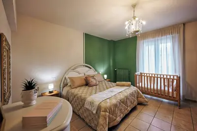 Image de Spacious Vintage Style Apartment, family and pet friendly