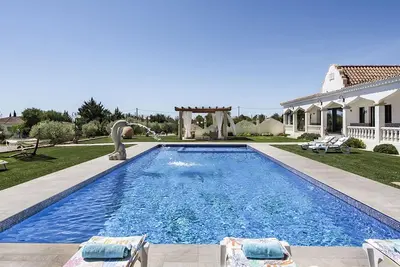 Image de Maison de vacances privée avec Wifi, bain à remous, piscine privée, climatisation, Tv, patio