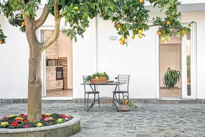 Image de Merveilleuse maison de vacances pour 6 personnes avec climatisation, Wifi, près de Sorrente