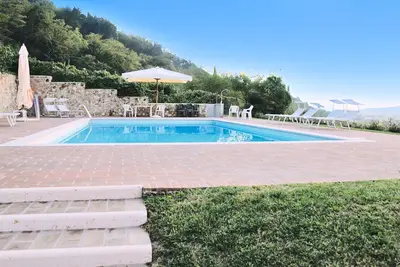 Image de Bel appartement pour 5 personnes avec piscine, climatisation, Wifi, Tv et parking, près de Vérone