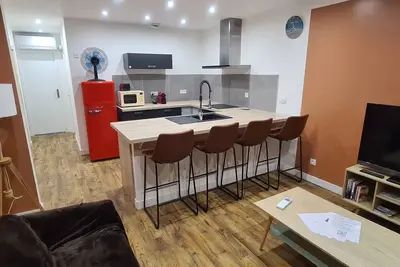 Image de Appartement centre-ville Valras chez Géraud et Séverine.
