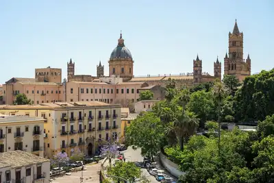 Image de Gorgeous and Modern Apartment with Cathedral View