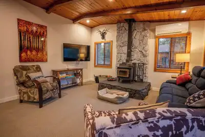 Image de Astro's Dogwood Cabin ~ A/C and Rec Center Access