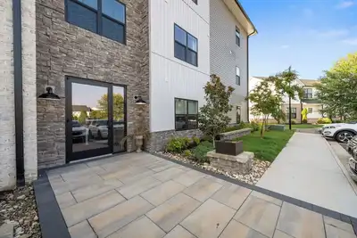 Image de Charming new 2-bedroom condo in Forest, Virginia near Liberty University.