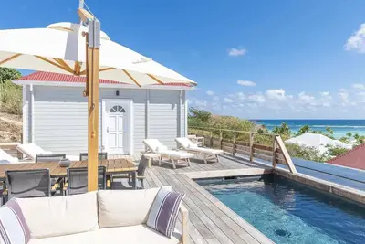 Image de Three-Bedroom Villa with Pool and Wine Cellar