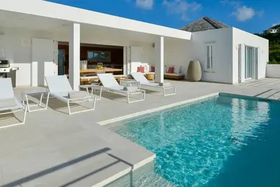 Image de Dreamy Oceanview Villa Overlooking Lush Vegetation