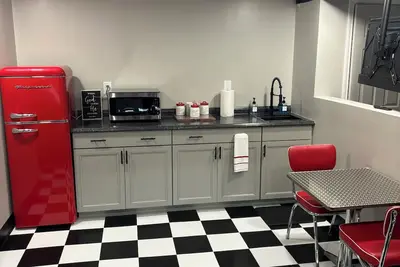 Image de Charming 1-bedroom diner theme apartment with Ac and WiFi in Morrow
