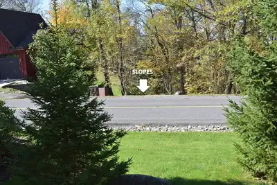 Image de Hidden Valley Ski Condo- Walk across the street to the slopes!