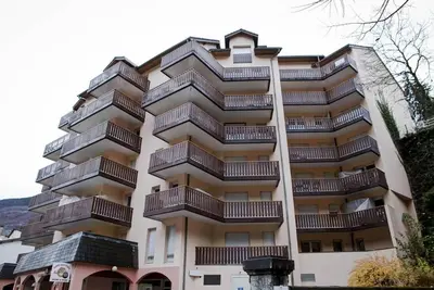 Image de 100m du centre station, 3ème étage, balcon, télévision, casier à ski, 30m², Brides Les Bains