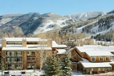 Image de Charming 2-bedroom condo with hot tub, pool, and ski shuttle in phenomenal Vail
