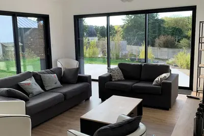 Image de Grande Maison avec Jardin et Jacuzzi -proche plage et centre-\njusqu'à 11 pers-