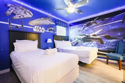 Image de 5-bedroom pool villa with lake view, free water park, minutes to Disney