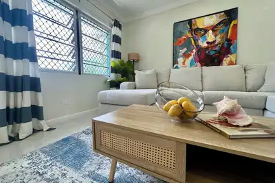 Image de Boom Pine Modern Island Retreat - Walk to Beaches, Food, Attractions & More