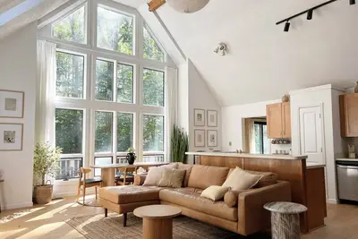 Image de Serene Woodland Wellness Retreat with Sauna, Cold Plunge & Hot Tub