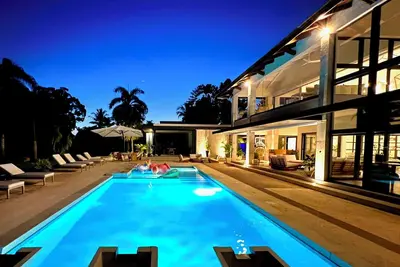Image de Stunning 7 Bedroom Villa w Pool, Fully Staffed, Just Steps from Minitas Beach!