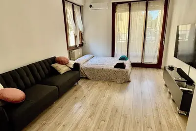 Show Me Florence is a 2-bedroom apartment in lovely Firenze with WiFi & Ac
