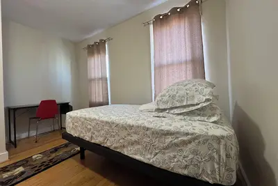 Image de Maison située à moins de 3 miles du centre-ville. 3 chambres à  coucher