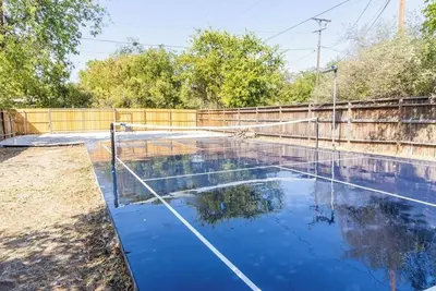 Image de Waco family stay w/ pickle ball court
