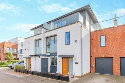 Image de 4 chambres à coucher à Romford