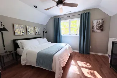 Image de Chalet inspired cottage next to the Greenway trail - minutes to Hpu & Market