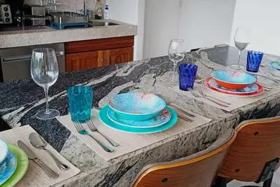 Image de Renewed beachfront 1br condo In Monarca Ixtapa, available per month.