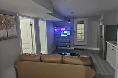 Image de Cozy 2 Bedrm with separate entrance\n