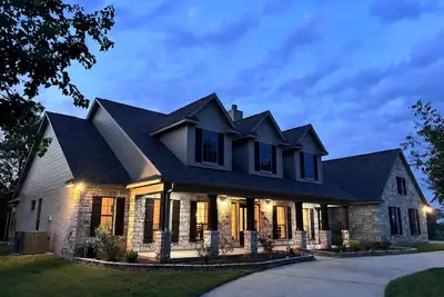 Image de Countryside Serene Sunset Ranch: 50-acre luxury retreat, Hot tub, sleeps 10!