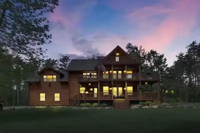 Image de Bear Cabin Up North Mi at its best! Ski, fireplace, hot tub