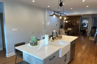 Image de Experience a Historic, Modern & Luxurious Home! Prime Location in Northside!