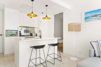 Image de Sleek 2-Bed Apartment Metres to Beach