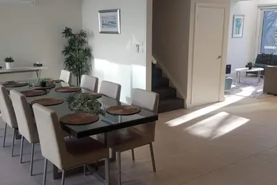 Image de Large Home @Kingston Foreshore