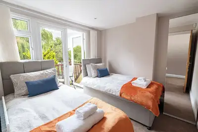 Image de Nature's Serenade:3br Classic Home-Jacuzzi & Sauna