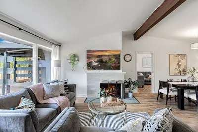 Image de Cozy 3-bedroom rambler by Bellevue Downtown. Pet-friendly!