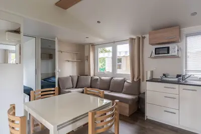 Image de Mobil-home 6 pers, camping 3 étoiles à 5km de l'océan, piscine chauffée, activités familiales