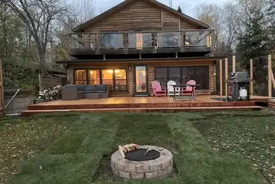 Image de Lake Front, Timber Frame with Hot Tub