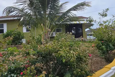 Cozy 1-Bedroom W/Sea Breeze, Breathtaking Ocean, and Mountainous Views, Gated