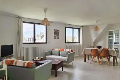 Image de Elégance sur la baie, appartement moderne avec jardin et vue mer
