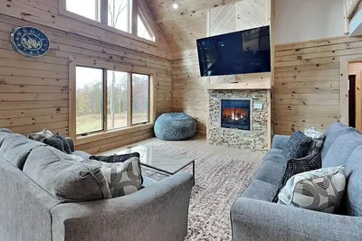 Image de Majestic Manor | Luxe, Game Room, Hot Tub