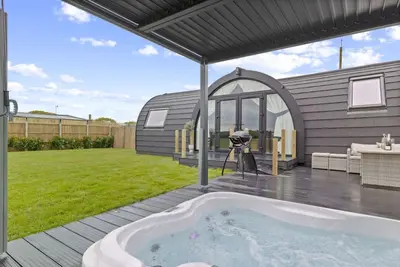 Image de Choller Lodges - The Barn House With Hot Tub