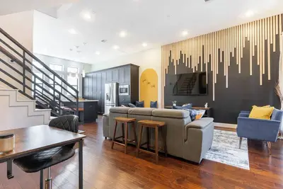 Image de Eado Private Rooftop/City Views, King Suite, George R. Brown Center, Dakin Park