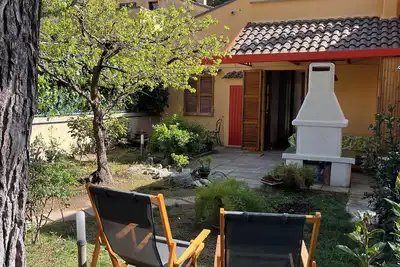 La Buganvilla: a cozy cottage with garden near the center of Sirolo