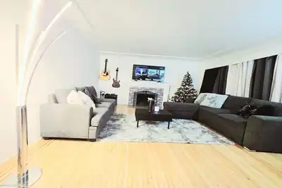 Image de Cozy Home with Unique Tee Pee Dining Room! \n4 minutes to Metrotown Mall!